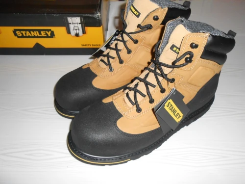 CHAUSSURES & BOTTES STANLEY
