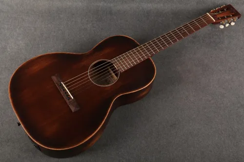 Guitare Sigma 00M-15SE-AGED guitare électro-acoustique folk avec housse