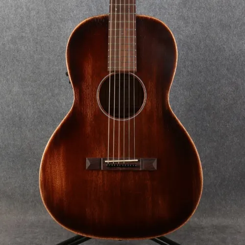 Guitare Sigma 00M-15SE-AGED guitare électro-acoustique folk avec housse