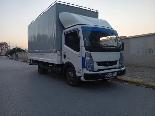 Renault Maxity 2012