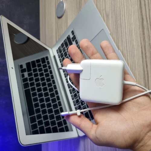Macbook air 2017 avec chargeur
