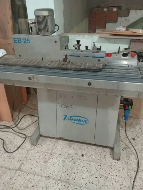 Plaqueuse de champ