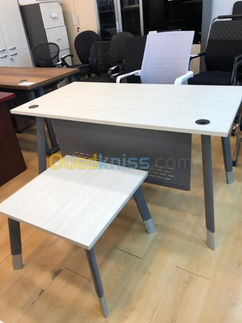 Bureau blond en Mélaminé avec Piètement Métallique Ajustable + Table Basse Assortie