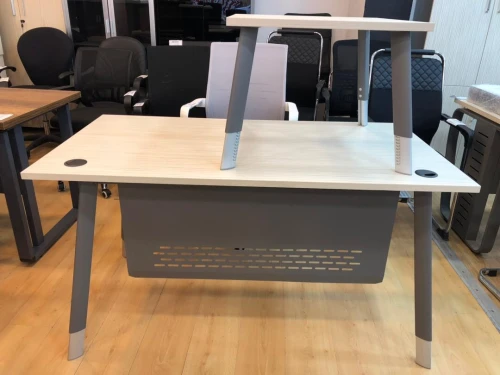 Bureau blond en Mélaminé avec Piètement Métallique Ajustable + Table Basse Assortie