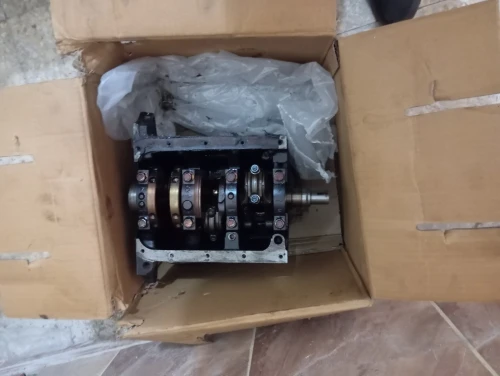 demi moteur  d'origine maruti 800