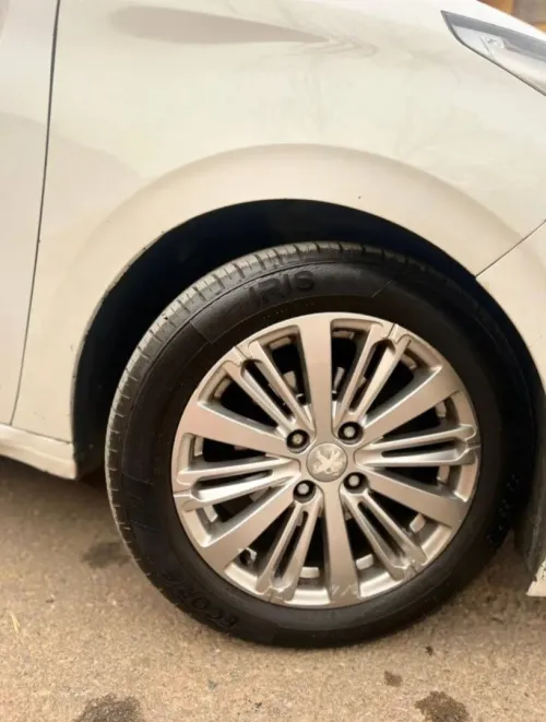 Peugeot 208 2016 Allure Facelift