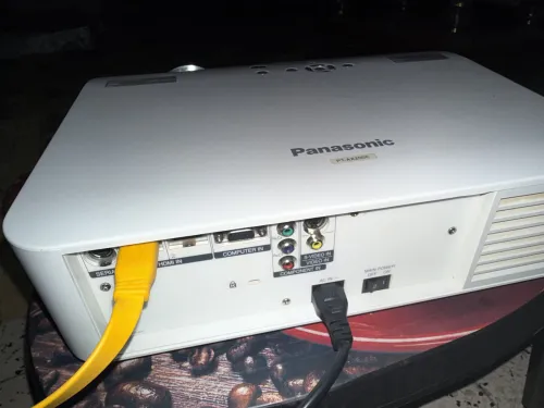 Datashow panasonic pt-ax200E 700H
