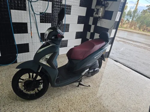 Sim Sti 2025