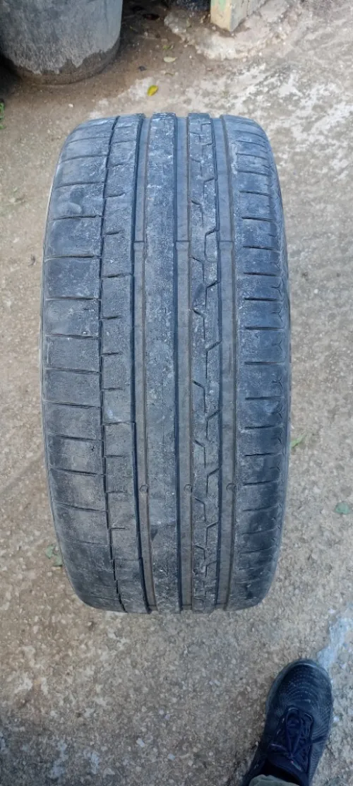 Pneus 255 / 35 R21