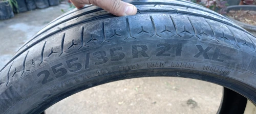 Pneus 255 / 35 R21