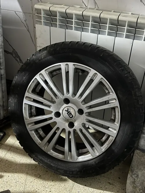 Quatre. Roues et quatre pneus Michelin, Peugeot 406