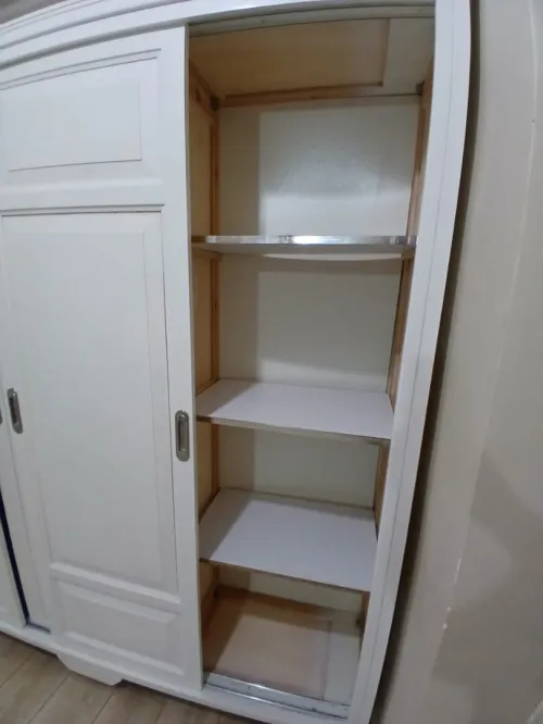 Armoire avec 3 portes coulissantes,