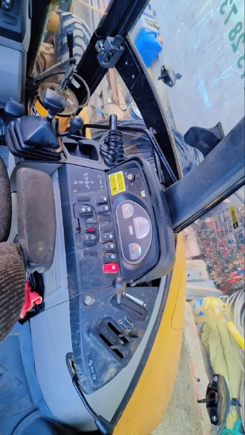 CAT piler 428F 2014