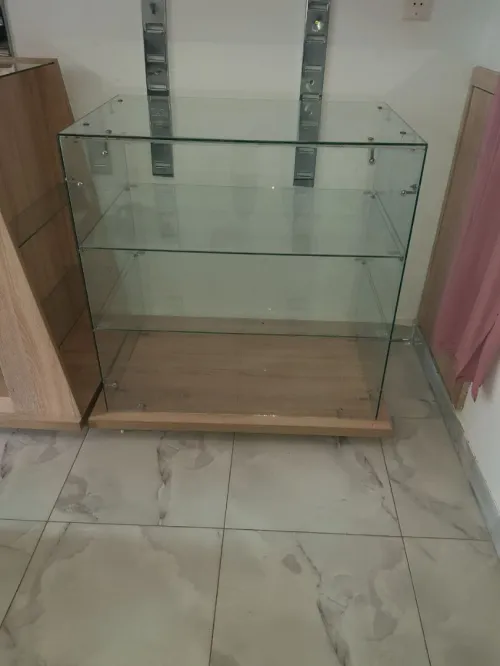 Liquidation Vitrines et présentoirs cosmétique/Tabac