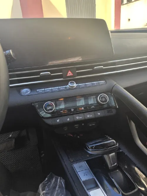 Hyundai Elantra 2025 F option