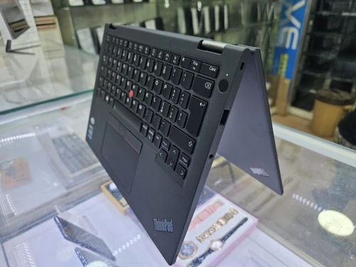 -VENDU- Thinkpad x13 Yoga Gen 3 i5 12eme 16G/256  (10 Cores, 12 Threads 12 MB Cache) TACTILE