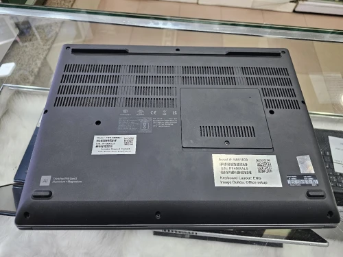 -VENDU- THINKPAD P16 GEN 2 Workstation i7-13850HX RTX A1000 ADA 6G GDDR6 32G/1T SSD 165Hz