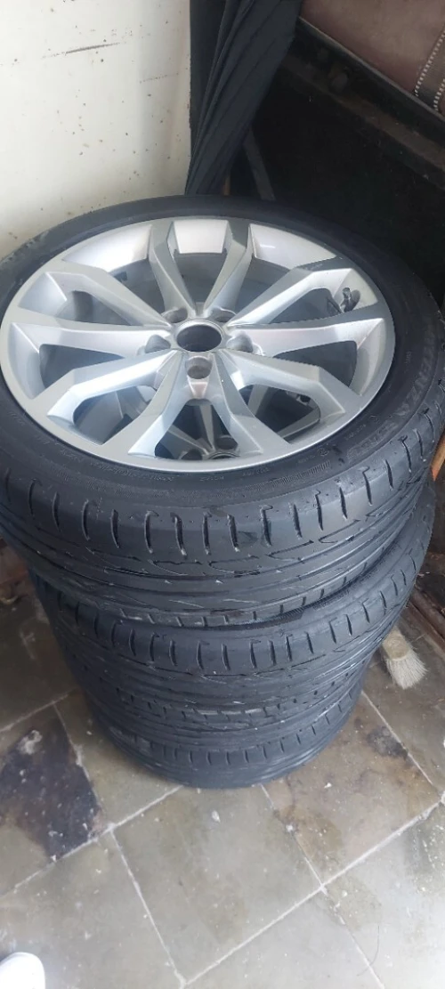 4 jante audi a4 avec 4 pneu Bridgestone par 18 tout neuf