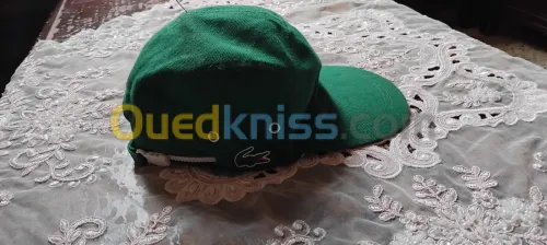 Des Caskettes lacoste 