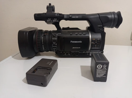 Caméscopes panasonic pj160 avec chargeur et batterie d'origine .