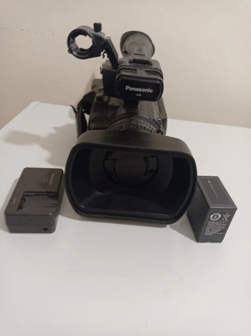 Caméscopes panasonic pj160 avec chargeur et batterie d'origine .