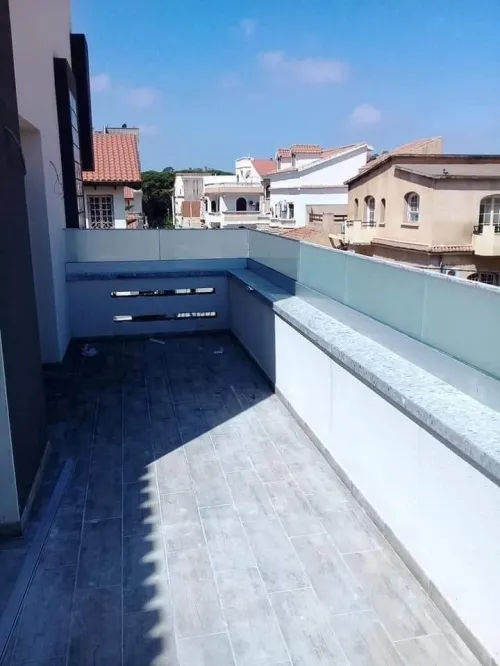 Balcons à panneaux en verre / en acier inox