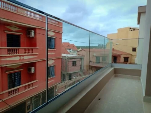 Balcons à panneaux en verre / en acier inox