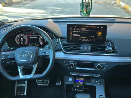 Audi Q5 2024 S-line quattro