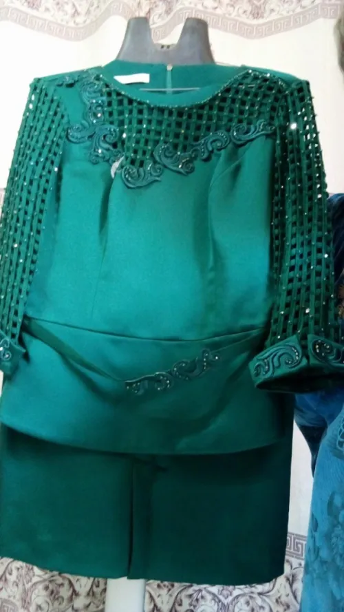 ensemble jupe avec le haut pour fête