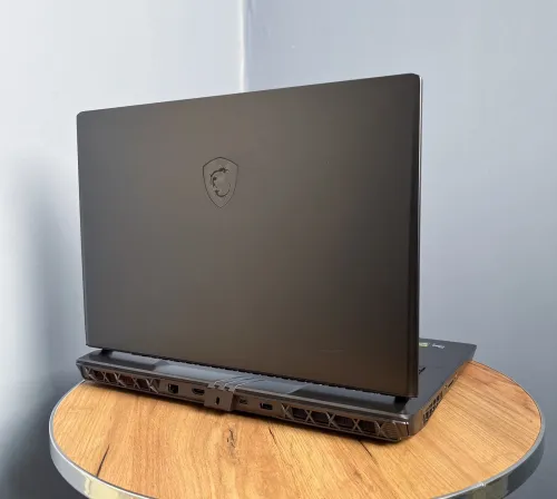 Laptop MSI VECTOR 17HX / I9-14900HX / RTX 4080 / 17" QHD+ 240Hz