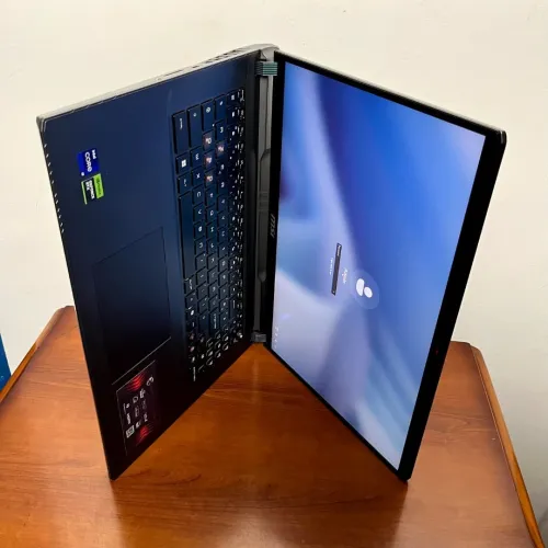 Laptop MSI VECTOR 17HX I9-14900HX / RTX4080 / 32Go DDR5 / 17" QHD+ 240Hz