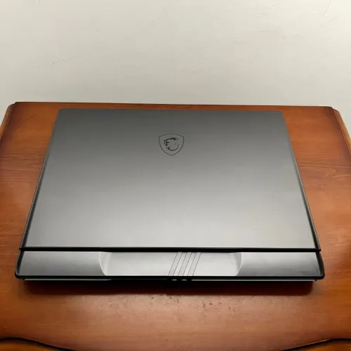Laptop MSI VECTOR 17HX I9-14900HX / RTX4080 / 32Go DDR5 / 17" QHD+ 240Hz