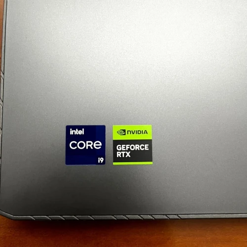 Laptop MSI VECTOR 17HX I9-14900HX / RTX4080 / 32Go DDR5 / 17" QHD+ 240Hz