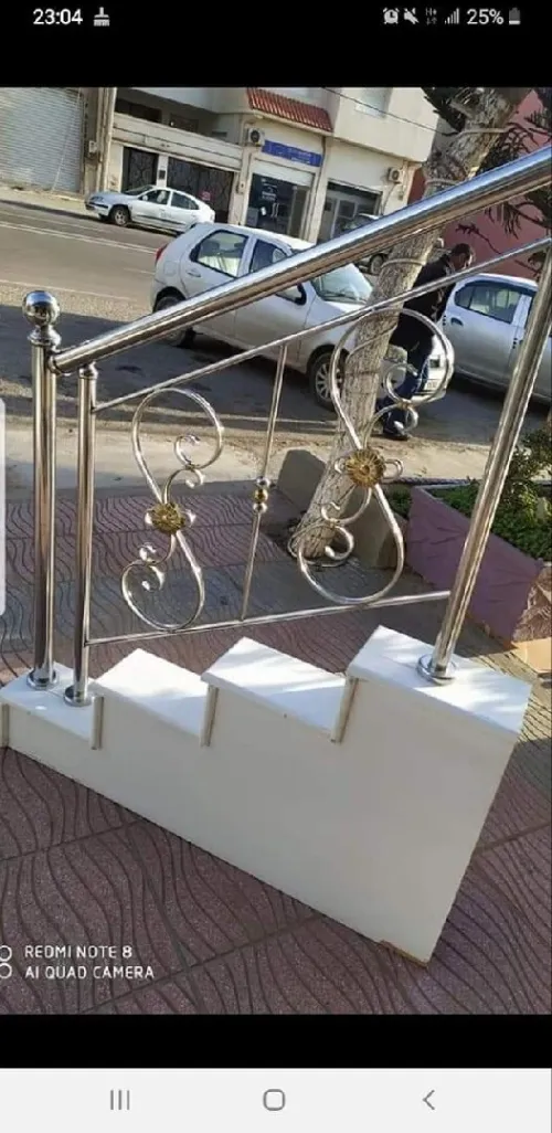 RAMPES D'ESCALIER EN INOX ET CADRE-CORPS INOX  ET EN VERRE