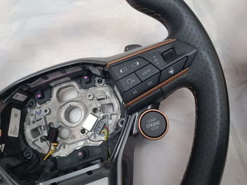 Volant Cupra et visière rétroviseur latéral