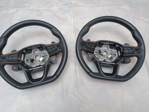 Volant Cupra et visière rétroviseur latéral