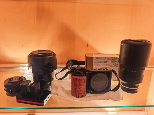 Sony ZV-E10L (Mark I) Neuf+ Sony 16-50mm kit lens+cage+ accessoires