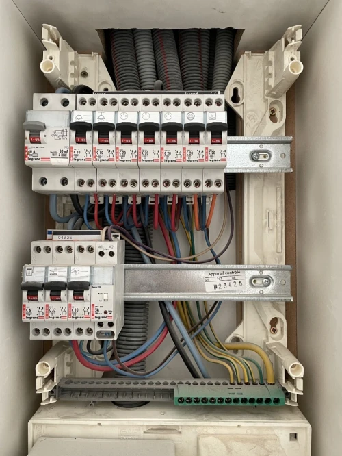 pour tous les travaux électricité batiment est la peinture