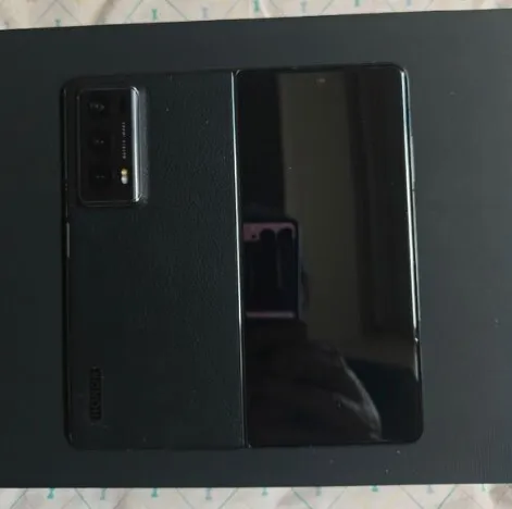 Honor Magic V2