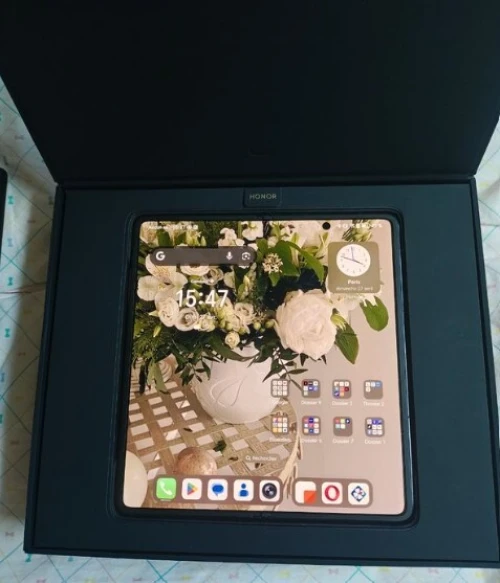 Honor Magic V2