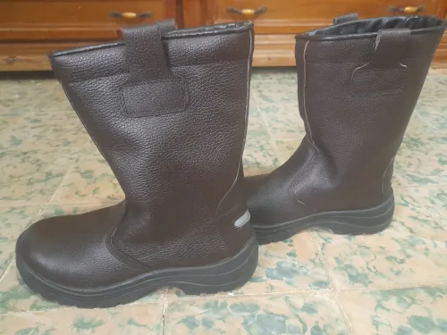 Bottes de sécurité Aures Footwear  Pointure 42