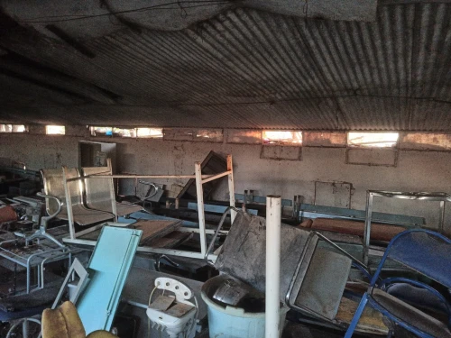 Lot affaire طاولات - كراسي - معدات طبية - ...