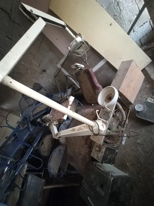 Lot affaire طاولات - كراسي - معدات طبية - ...