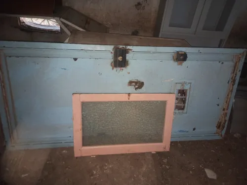Lot affaire طاولات - كراسي - معدات طبية - ...