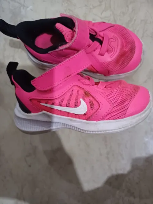 chaussures roses nike