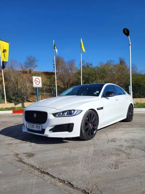 Jaguar Xe 2018 Simple