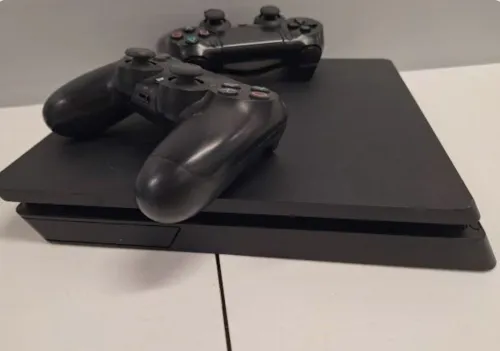 ps4 slim avec 2 manettes originaux 500G avec le jeux spaider man installé