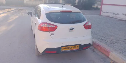 Kia Rio 5 portes 2015 Funny Facelift 