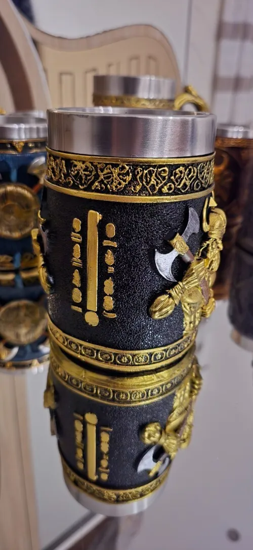 Des figurine et tasses