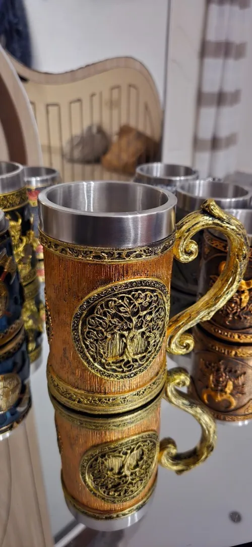 Des figurine et tasses